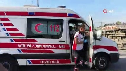 Beylikdüzü'nde öğrenci servisi devrildi: Yaralılar var