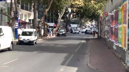 İstanbul’da yolun karşısına geçen kadına taksinin çarptığı anlar kamerada