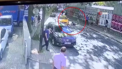 İstanbul'da yolun karşısına geçen kadına taksinin çarptığı anlar kamerada