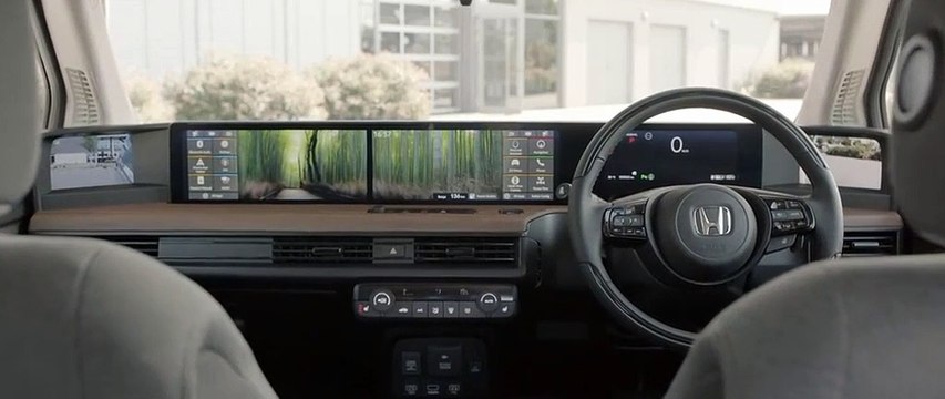 La Honda e électrique à roues arrière motrices affiche une ligne épurée