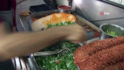 Hem tadı lezzetli, hem fiyatı uygun...Elazığ’a has 'Salçalı Köfte'