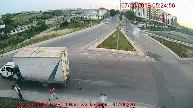 Cadde ortasında yaşanan kavga film sahnelerini aratmadı