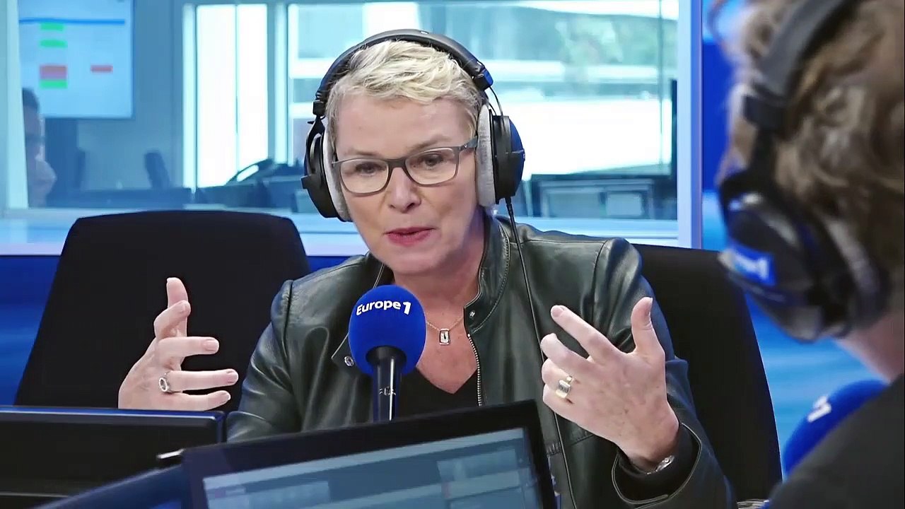 Enquête d'Envoyé Spécial sur La Poste : Élise Lucet estime entre "40 et 50 suicides" d'employés