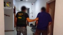 La Guardia Civil detiene en Madrid a un peruano huido de la Justicia tras violar a su hija durante cuatro años
