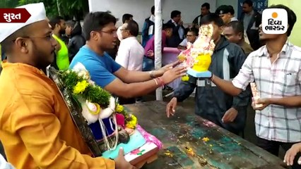 સુરતમાં ધોધમાર વરસાદ વચ્ચે ગણેશ વિસર્જનની શરૂઆત