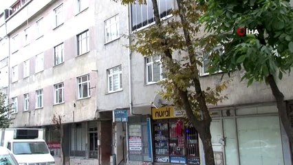 Babasından kaçan çocuk camdan atladı