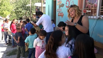 Öğrencilerin saçlarına gönüllüler makas attı