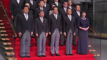 국민은 사투 중인데 '바비큐 내각' 결성한 아베 / YTN