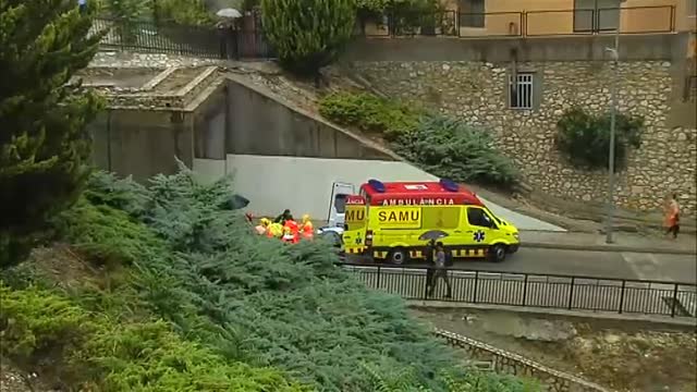 Rescatan a varias personas por las inundaciones en Onteniente, Valencia