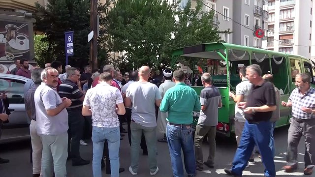 Ataşehir'de oğlu tarafından vahşice öldürülen baba son yolculuğuna uğurlandı