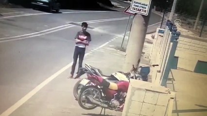 Denizli'de motosiklet hırsızlığı güvenlik kamerasında