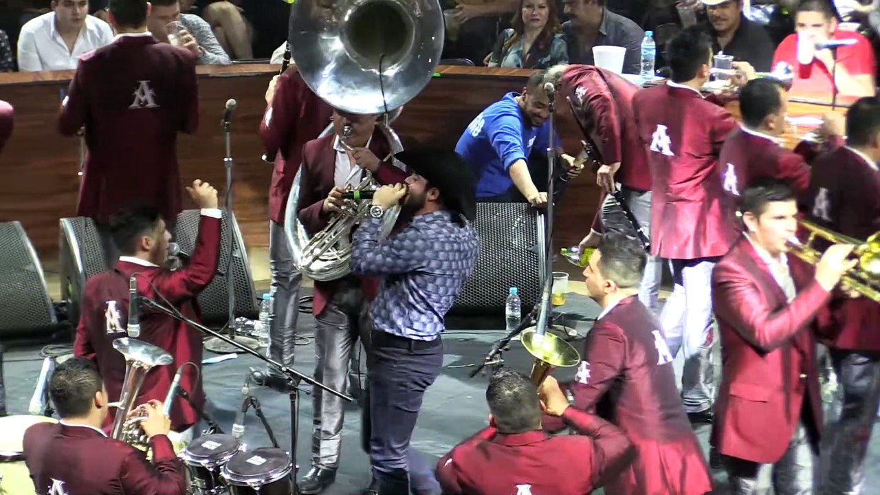 La Arrolladora Banda El Limon - Gerardo Ortiz - La Pasadita - Cover -Vivo.