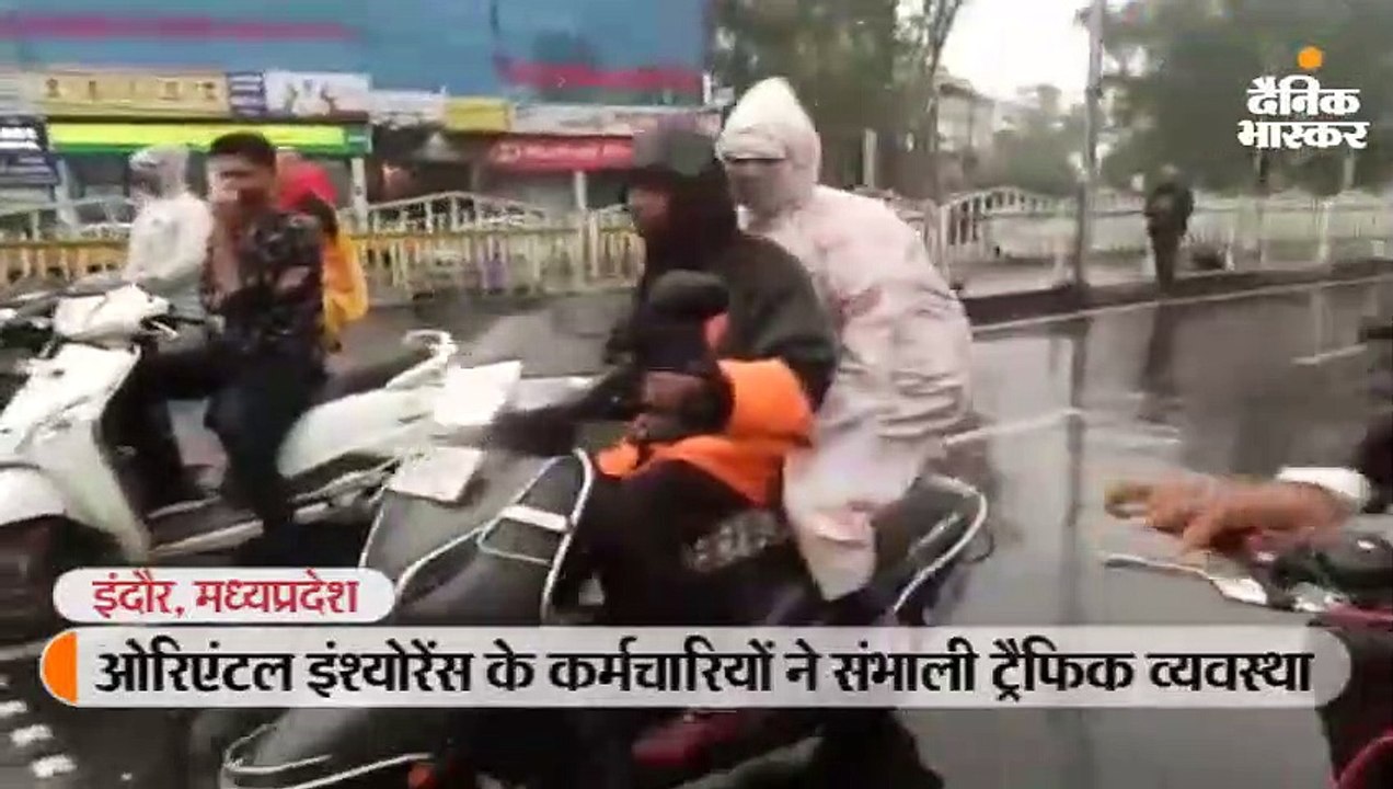 ओरिएंटल इंश्योरेंस के कर्मचारियों ने संभाली ट्रैफिक व्यवस्था