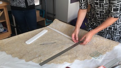 Dépoussiérage et restauration du voile de mariée en dentelle