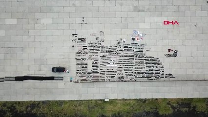 Eminönü alt geçidindeki su baskınında zarar gören ayakkabılar satışa çıkarıldı