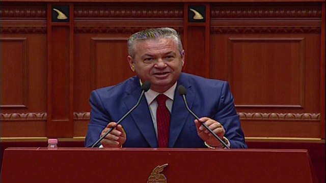 Mazhoranca rrëzon me votë në parlament 8 dekretet e Presidentit Meta - Top Channel