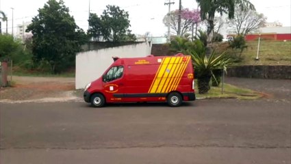 Homem cai em escada e é socorrido na Rua Santa Catarina