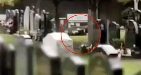 Annesinin mezarını ziyarete giden kadın, mezarlıkta seks yapan çifti kayda alarak sosyal medyada paylaştı