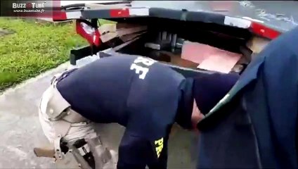 La police découvre 20 millions de dollars en liquide cachés dans un camion-Brésil