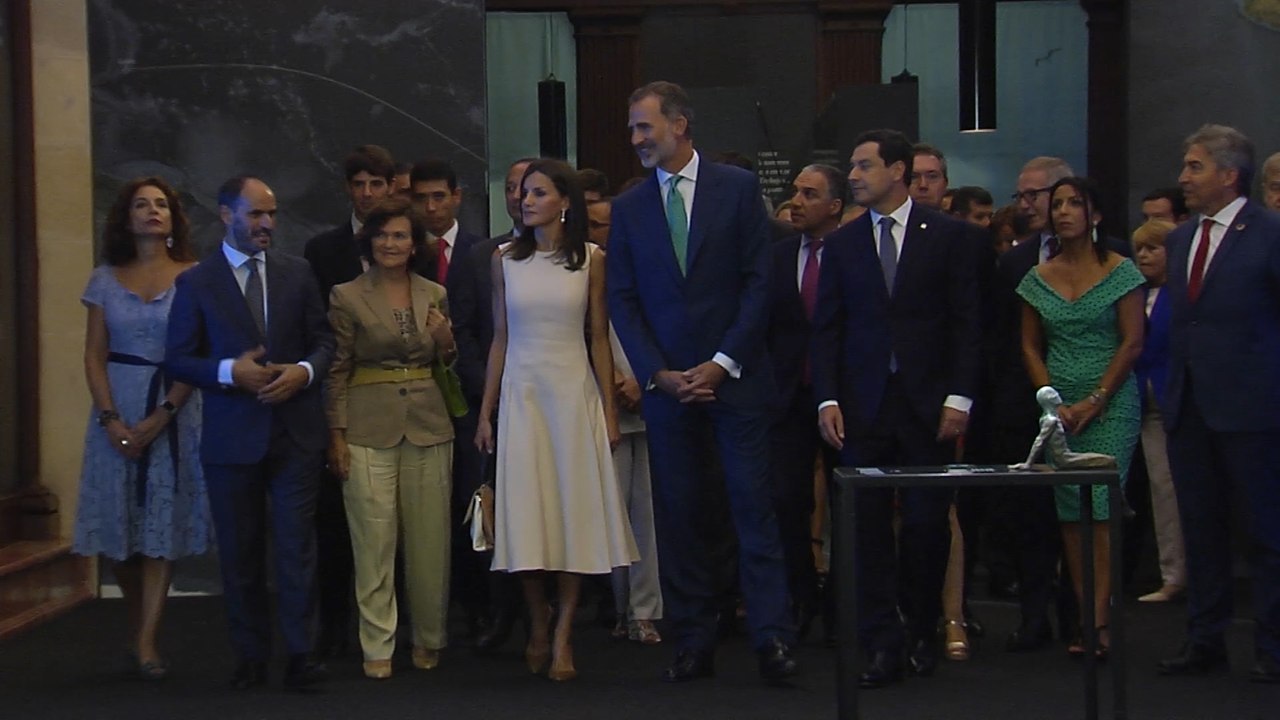 Los Reyes inauguran la exposición 'El viaje más largo'