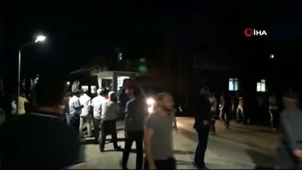 İşçileri taşıyan sivil aracın geçişi sırasında yola tuzaklanan mayın patladı