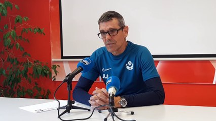 Jean-Louis Garcia, l'entraîneur de l'AS Nancy Lorraine,  espère que son équipe montrera des progrès face à Guingamp