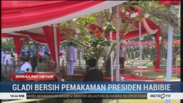 Petugas Upacara Pemakaman BJ Habibie Gladi Bersih di TMP Kalibata