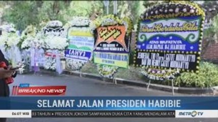 Karangan Bunga Banjiri Rumah Duka Habibie