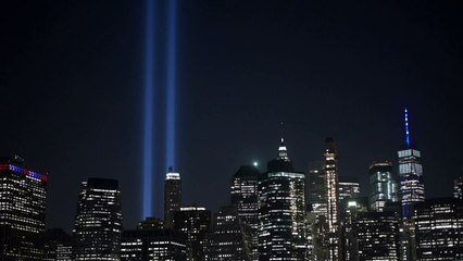 A Manhattan, un hommage lumineux aux tours jumelles disparues il y a 18 ans