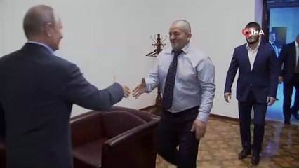 Putin, Müslüman dövüşçü Nurmagomedov ile bir araya geldi