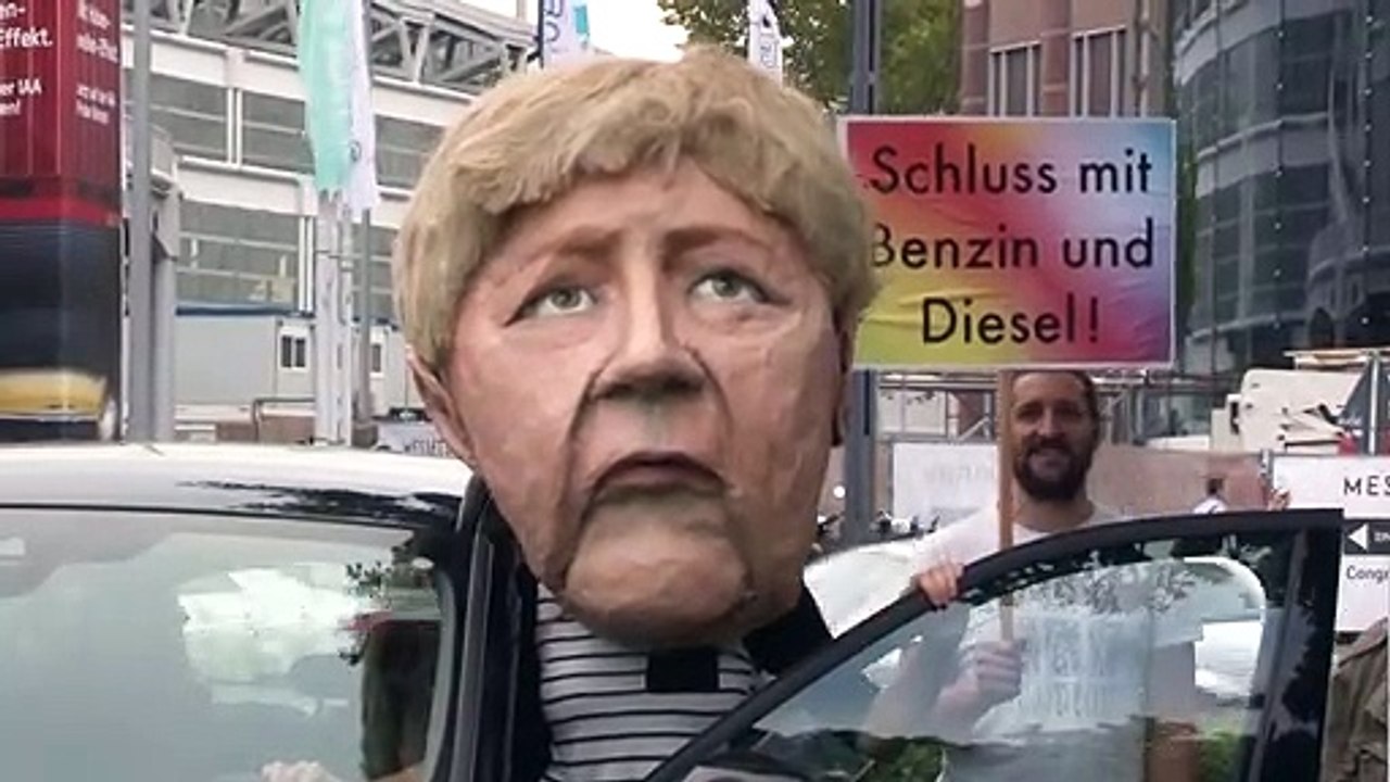 Merkel nimmt bei IAA-Eröffnung Autobranche in die Pflicht