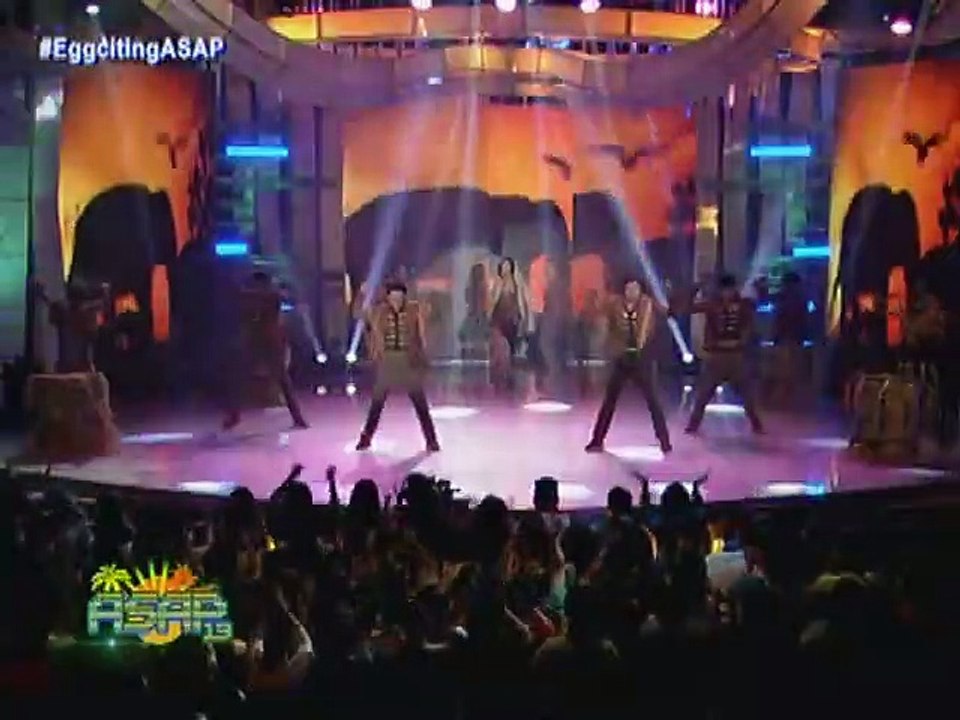 Sarah sings: What does the Fox say?