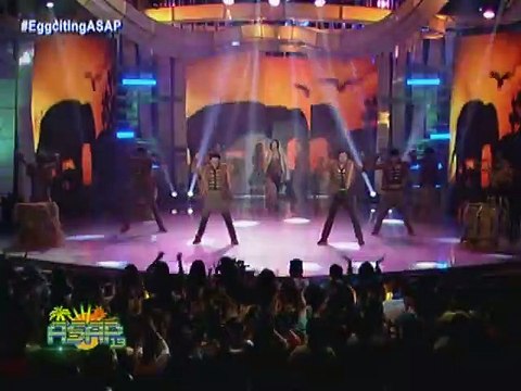 Sarah sings: What does the Fox say?