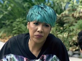 Vickie gets a bracelet; hugs Daniel's jacket