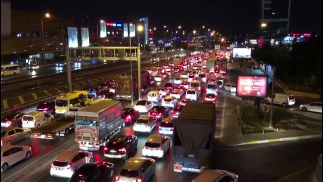 E5’te zincirleme trafik kazası, trafik kilitlendi