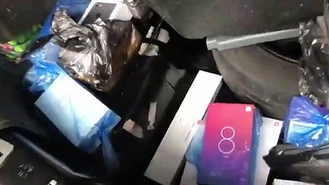 PRF encontra celulares e outras mercadorias em fundo falso de automóvel