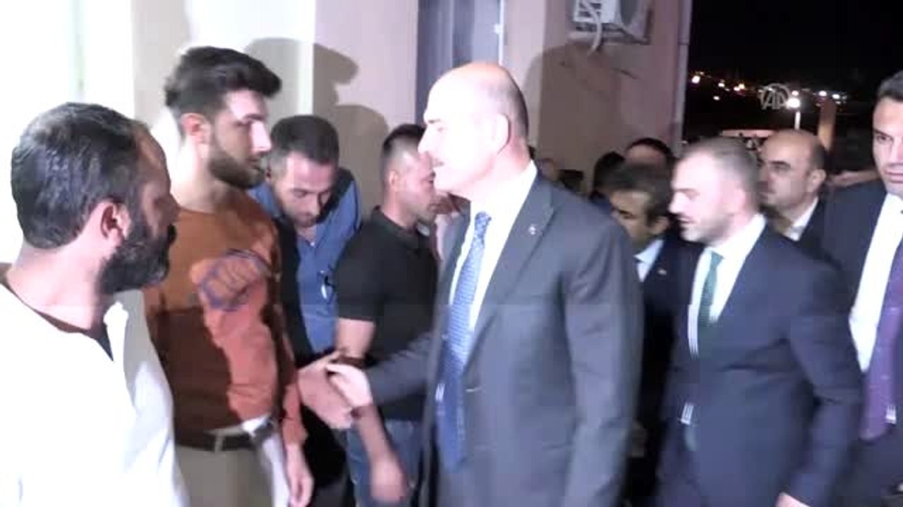 İçişleri Bakanı Soylu, Kulp İlçe Devlet Hastanesinde terör saldırısına uğrayan vatandaşların...
