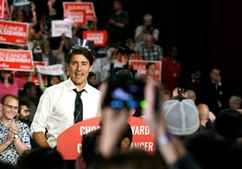 Kanada Başbakanı Trudeau'nun seçim uçağına gazetecileri taşıyan otobüs çarptı