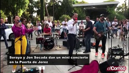 Soraya y Jon Secada dan un mini concierto en la Puerta de Jerez