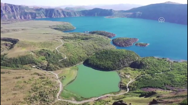 Nemrut Krater Gölü görenleri büyülüyor - BİTLİS