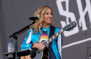 Sheryl Crow 'respects' Taylor Swift
