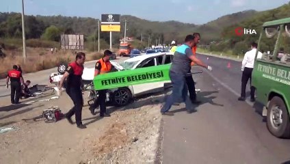 Orta refüjü aşan otomobil karşıdan gelen araçla kafa kafaya çarpıştı: 1 ölü, 1 yaralı