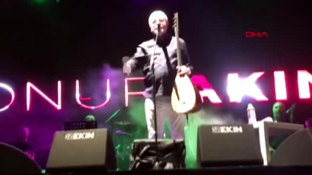 İzmir fuarı'nda onur akın konseri