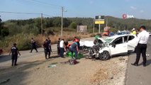 Orta refüjü aşan otomobil karşıdan gelen araçla kafa kafaya çarpıştı: 1 ölü, 1 yaralı