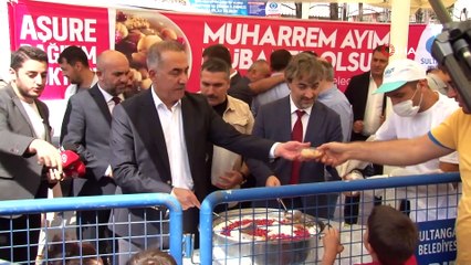 Sultangazi’de aşure dağıtımı