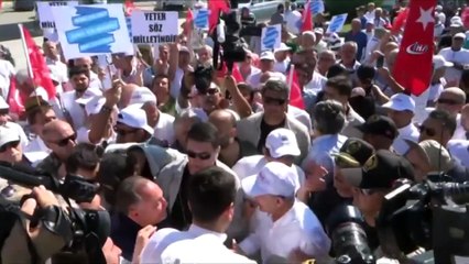 Kemal Kılıçdaroğlu gübre döken adamı affetti