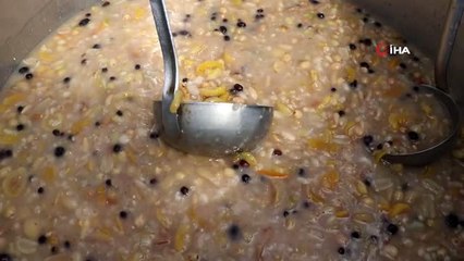 Selimiye'nin gölgesinde aşure ikramına yoğun ilgi