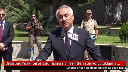 Diyarbakır'daki terör saldırısının sivil şehitleri son yolculuklarına uğurlanıyor (2)
