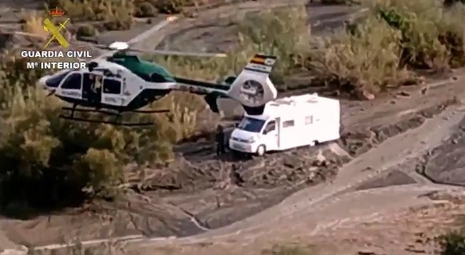 Rescatan en helicóptero a una pareja y a un perro en Almería