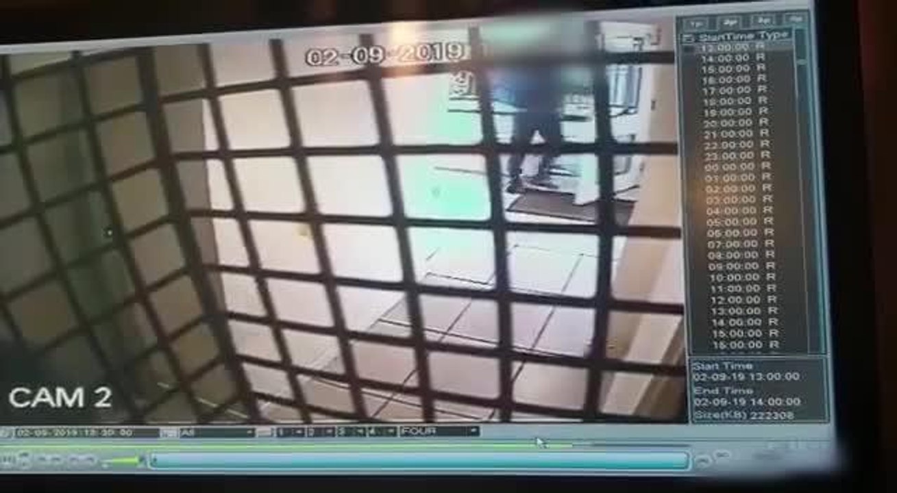 The thieves strike in broad daylight